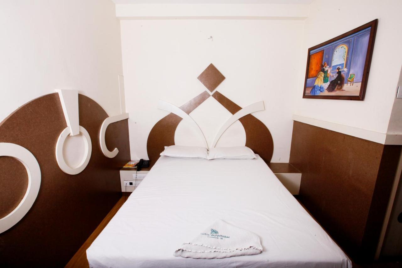 Hotel Vasantham Коимбаторе Екстериор снимка